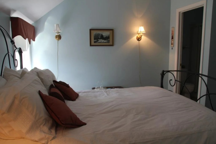 Tulips and Thistle Bed & Breakfast