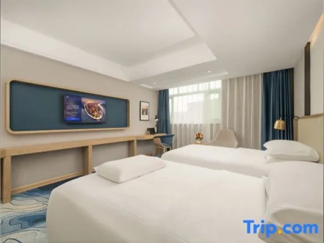 Deluxe Twin Family room