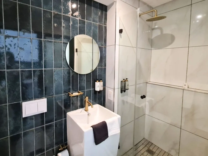 Deluxe Double Suite with city view