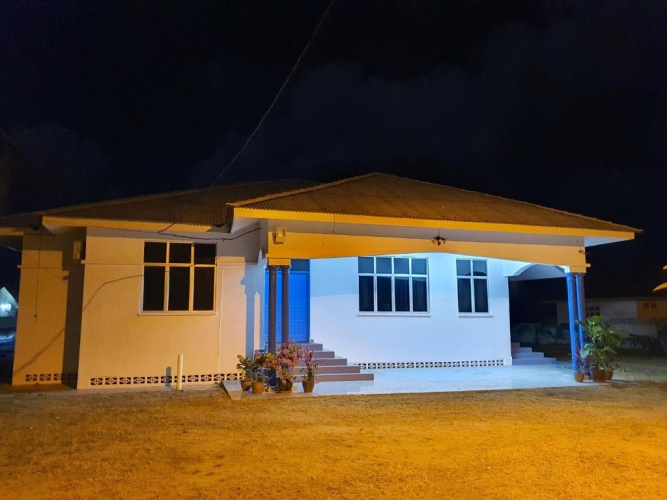 4 Bedrooms Cottage