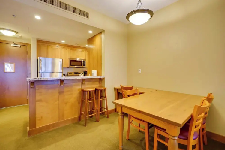 Ski-in/ski-out Park City Studio w/ Pool Access!
