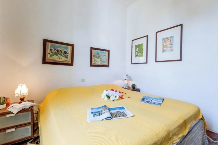 4 Bedrooms Family Cottage with sea view