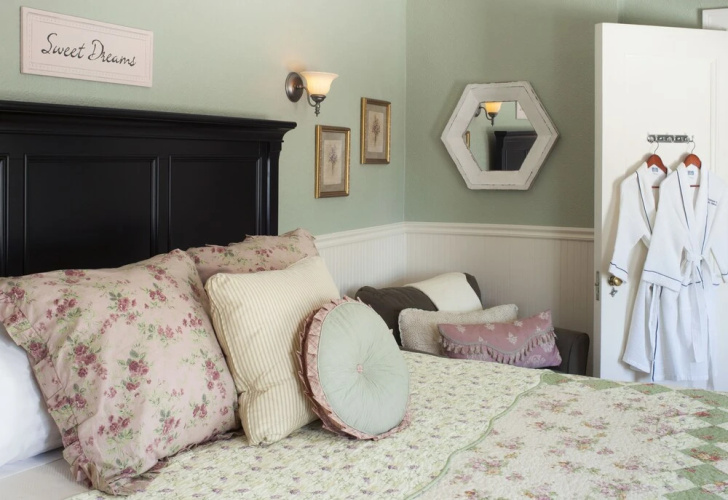 A G Thomson House Bed and Breakfast