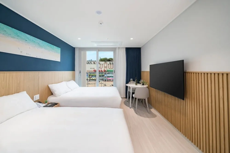 Standard Twin Family room with city view