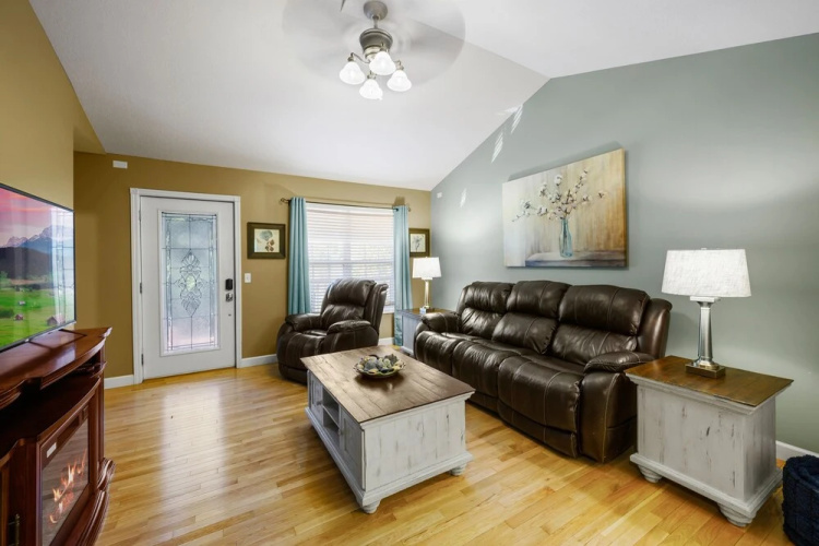 Bradley Bungalow Sleeps 11 Sevierville