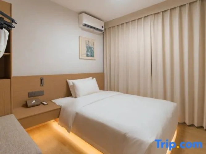 2 Bedrooms Suite with city view