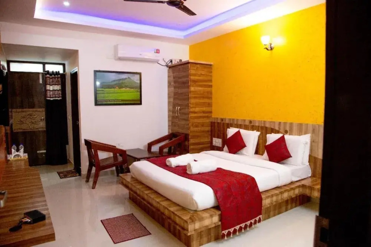 M K Arcade Hotel