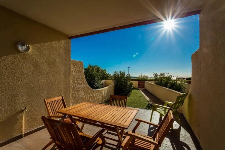 2 Bedrooms Apartment with sea view