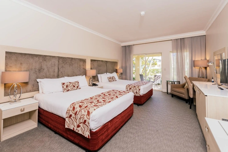 Standard Twin room with garden view