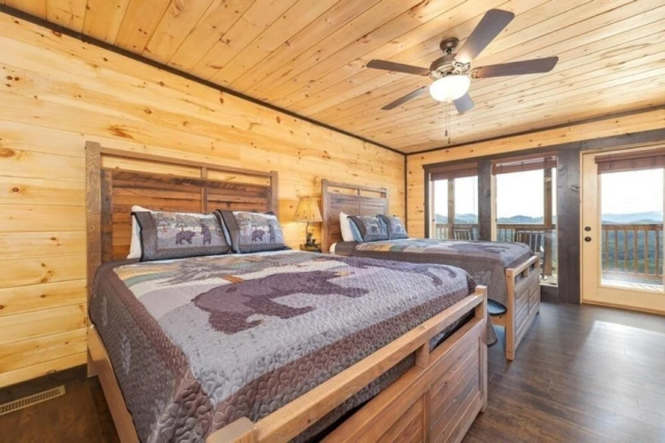 Above The Rest - 4 Bedrooms, 4.5 Baths, Sleeps 12 4 Home by Redawning