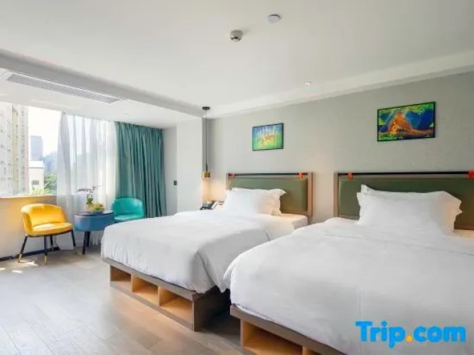 Standard Twin room with city view