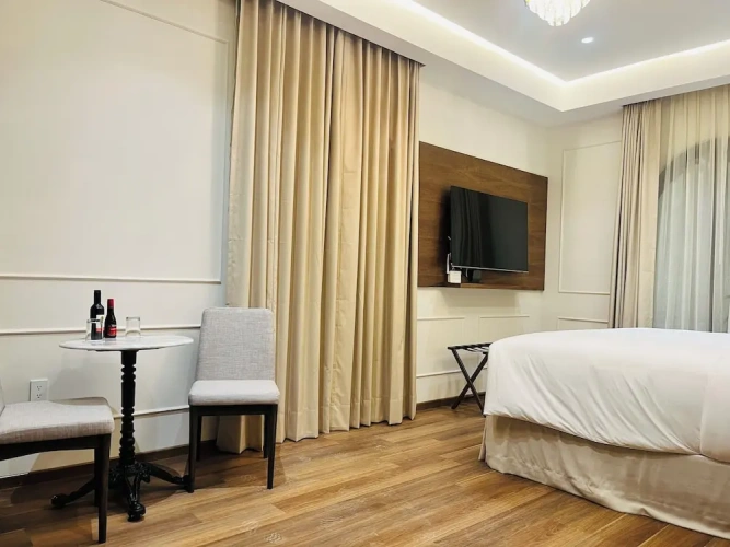 Grand Double room with city view