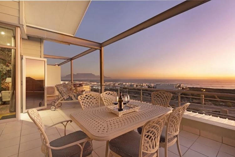3 Bedrooms Apartment with balcony