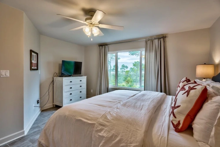 3 Bedrooms Standard room with bay view