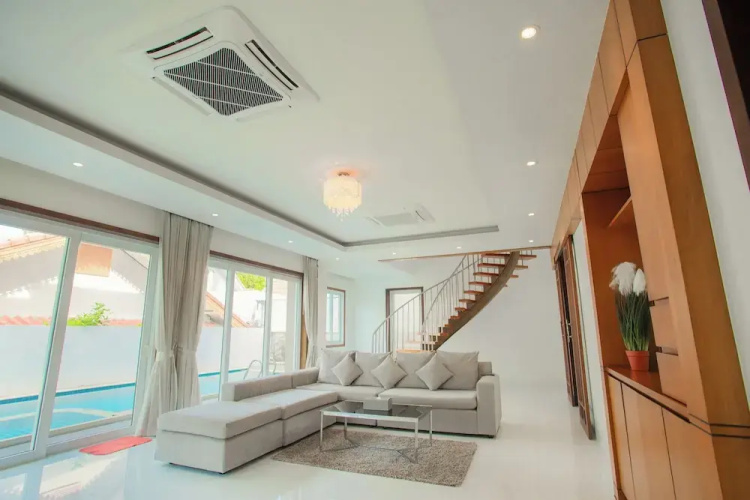 Nee Pool Villa