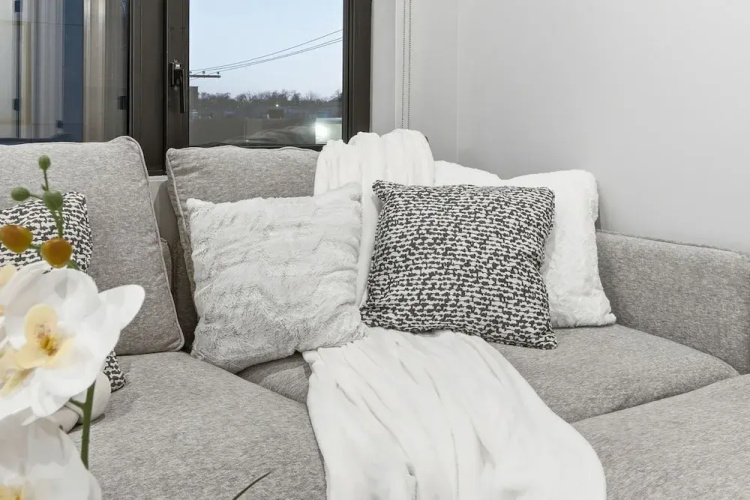 Chic 2BR Apartment in Edgewater Modern Comfort
