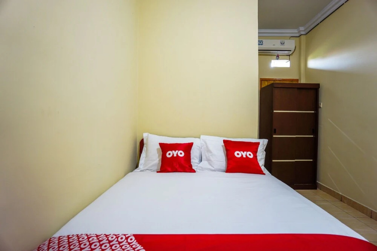 A2b Residence by OYO Rooms