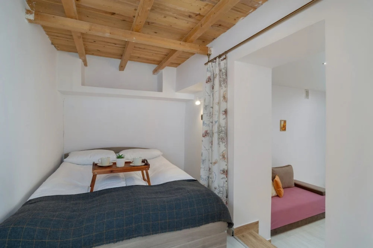 Central Kraków Apartment by Renters