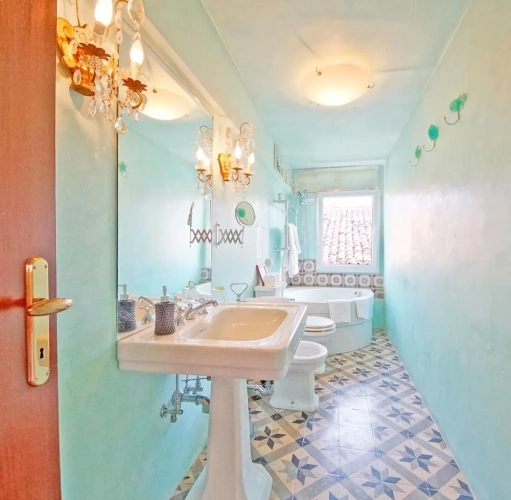 2 Bedrooms Apartment with city view