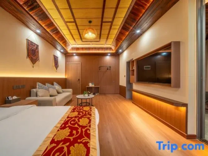 2 Bedrooms Family Suite with balcony and with view
