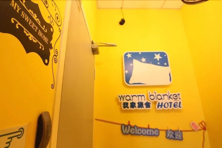 Warm Blanket Hotel - Hostel
