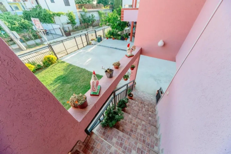 Apartment with balcony