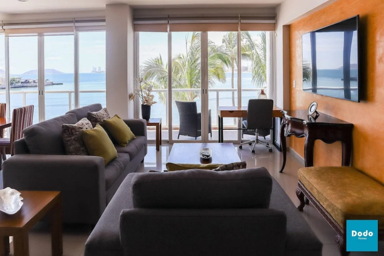 Condo con vista al mar en Torre 2501