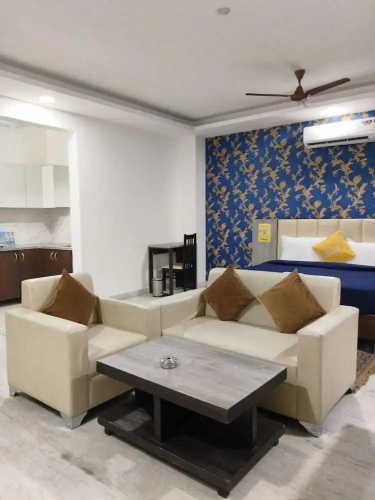 Lime Tree Hotel Golf Course Road Sec-43