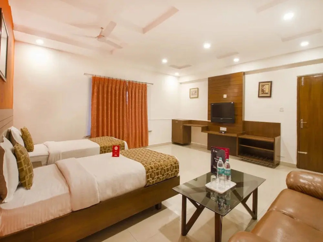 OYO 11400 The Down Town Suites