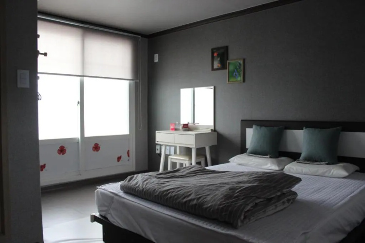 Blue Door Hostel Guesthouse