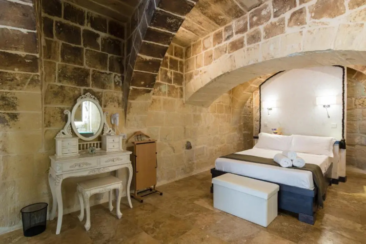 1 Bedroom Heritage Apartment