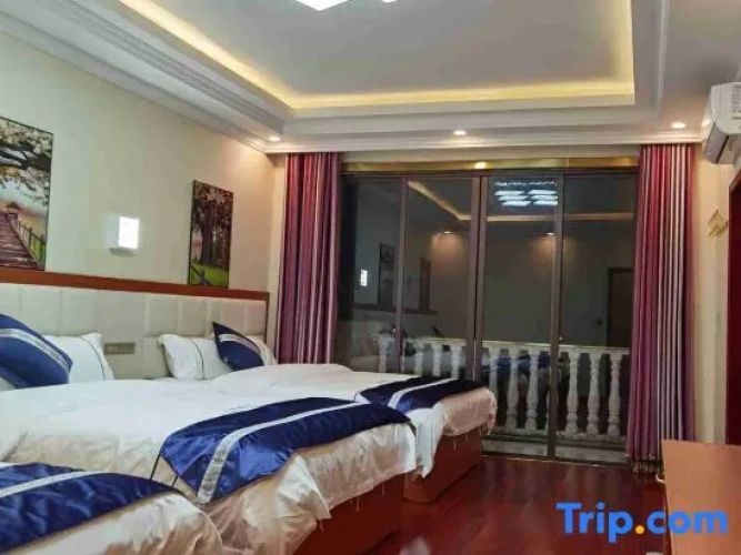 Standard Triple room with balcony