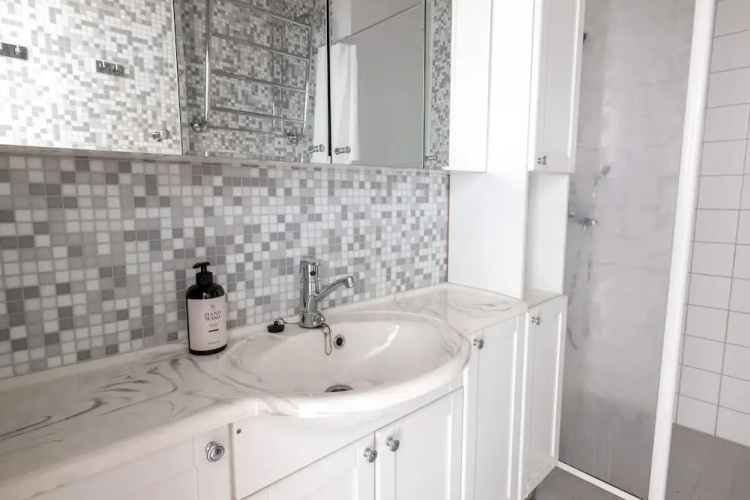 2ndhomes Bright 2BR Apartment