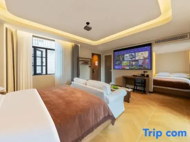 Standard Twin room with balcony