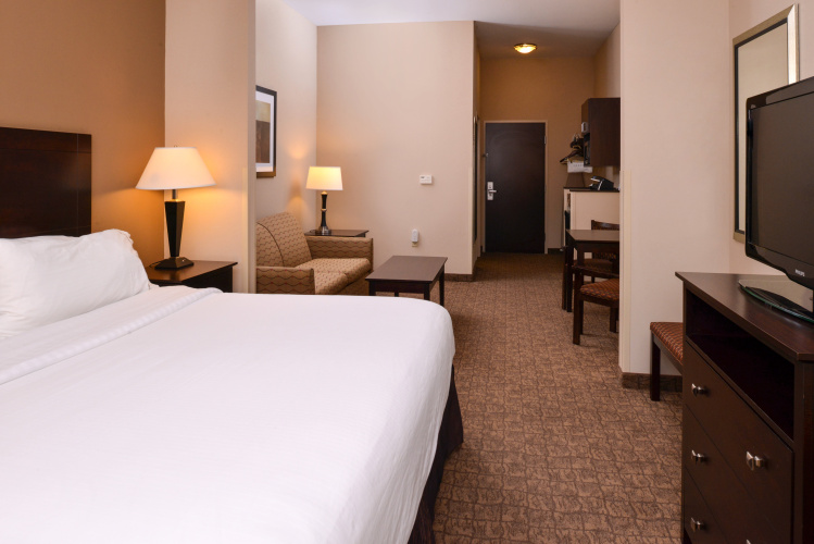 Holiday Inn Express And Suites Fairmont photo 8
