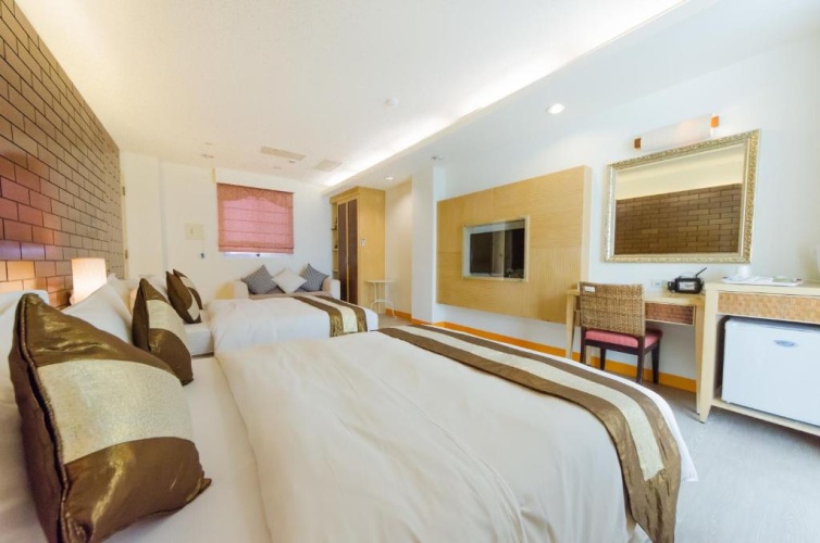 Deluxe Quadruple room with balcony and with sea view