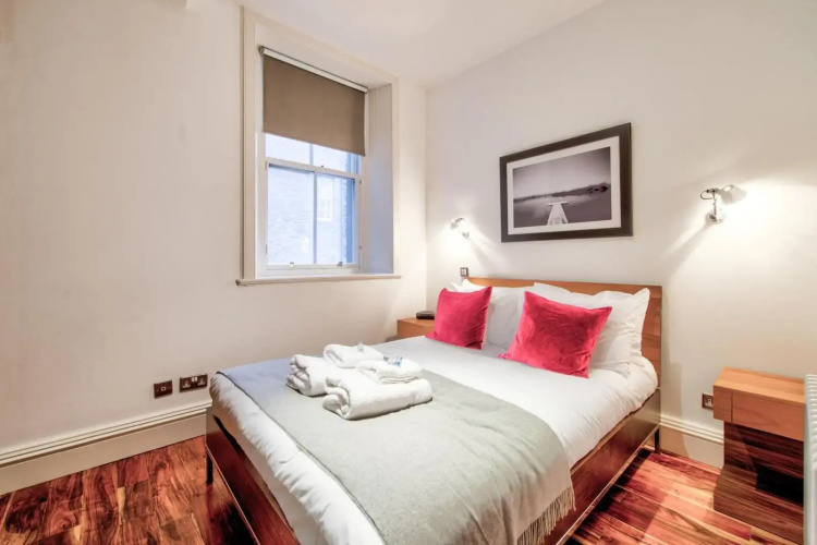 Sumptuous 2BR Apt Next To Edinburgh Castle!