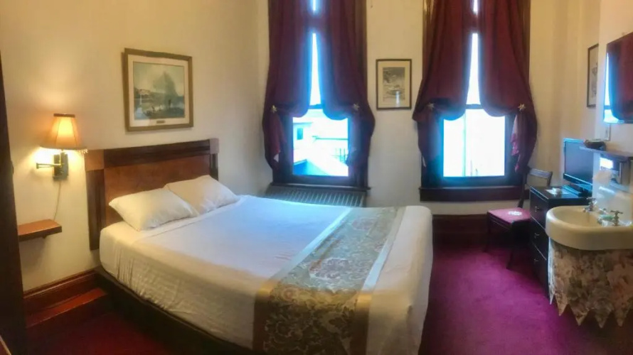 The Monarch Hotel