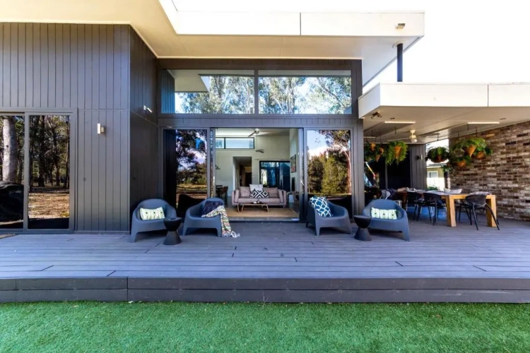 4 Bedrooms Cottage