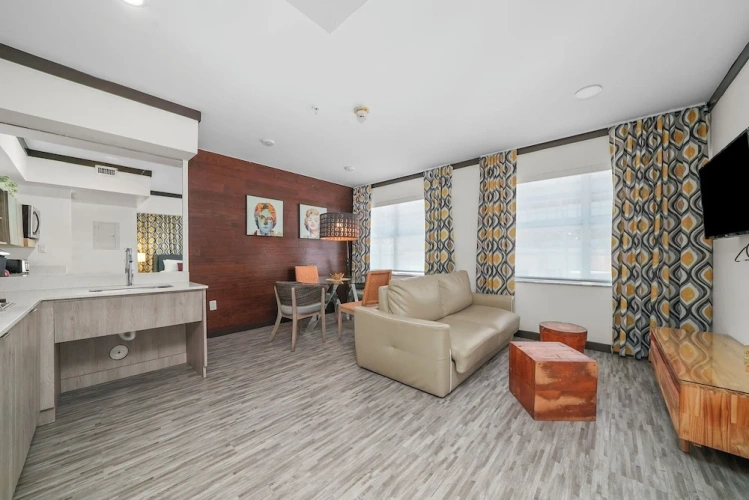 1 Bedroom Deluxe Accessible Double Suite