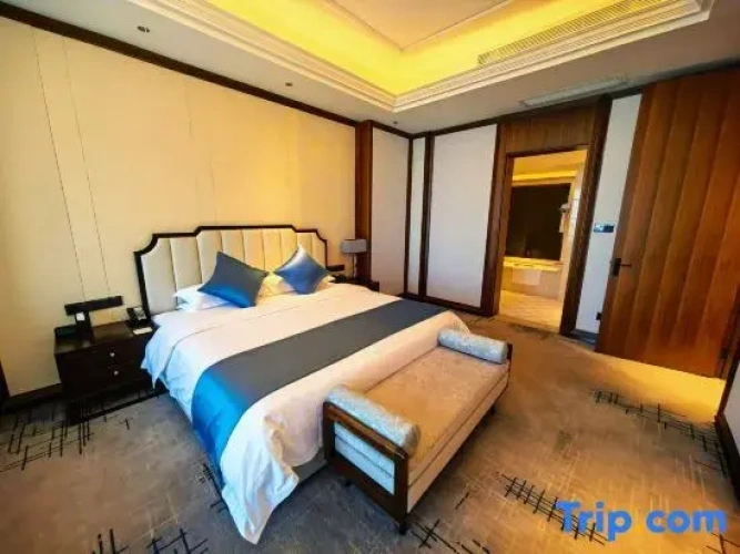 Quadruple Family Suite with garden view