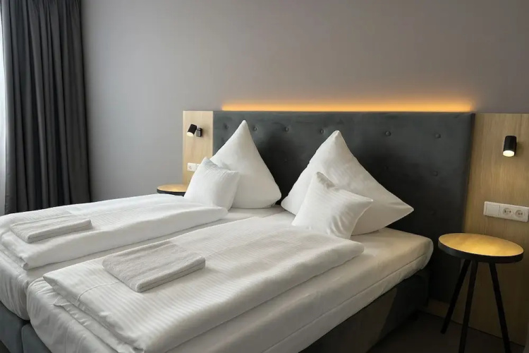 HI Grand City Hotel