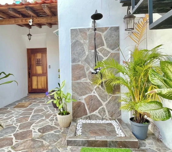 4 Bedrooms Cottage with balcony