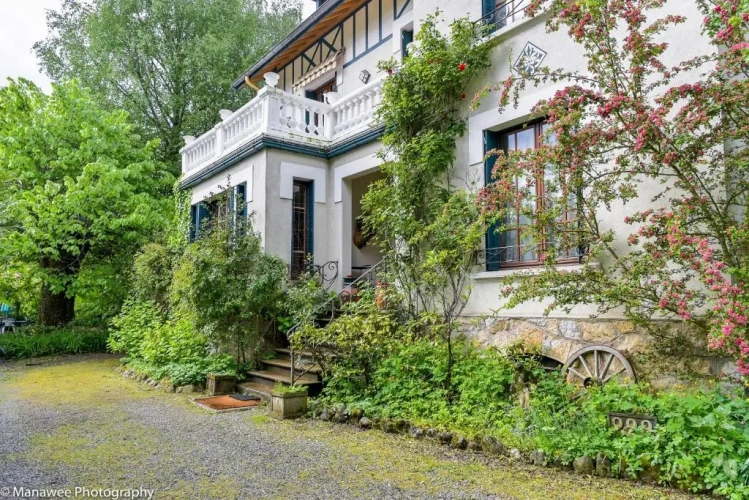 5 Bedrooms Cottage