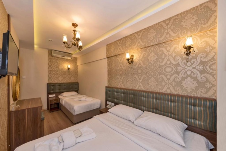 Standard Triple room