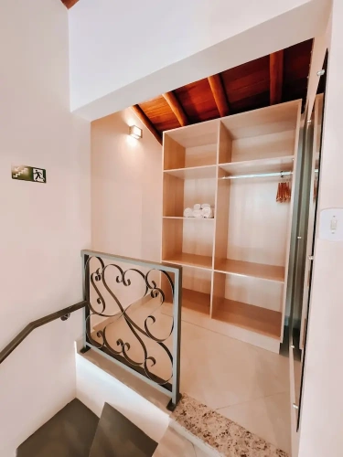 6 Bedrooms Bed in Dorm