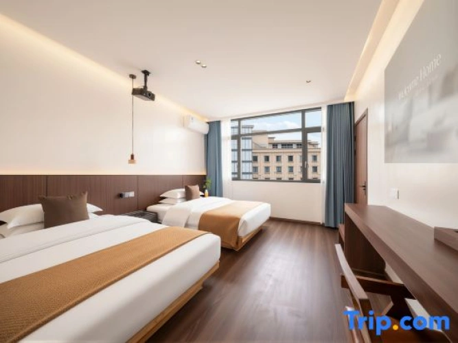 2 Bedrooms Grand Triple Suite with balcony