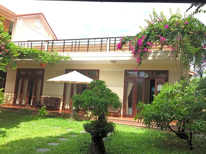 Standard Twin room with garden view