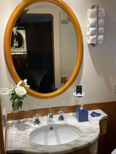Standard Twin room with canal view