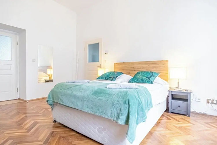 3BR Apt 15 Min from Landstraße Hub